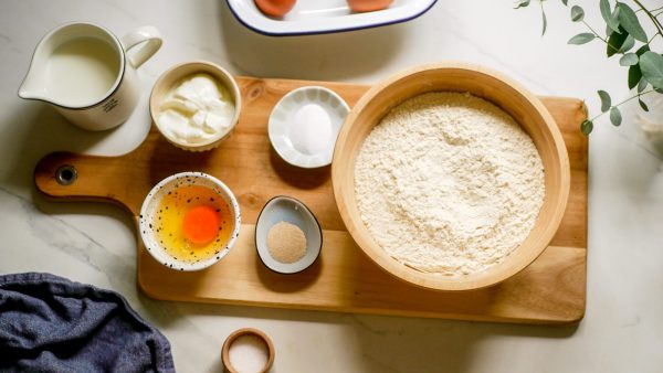 Kefires lángos hozzávalói: liszt, kefir, tojás és élesztő