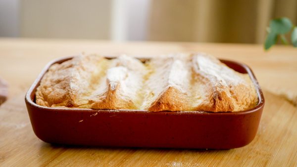 Aranybarnára sült salzburgi galuska sütőtálban